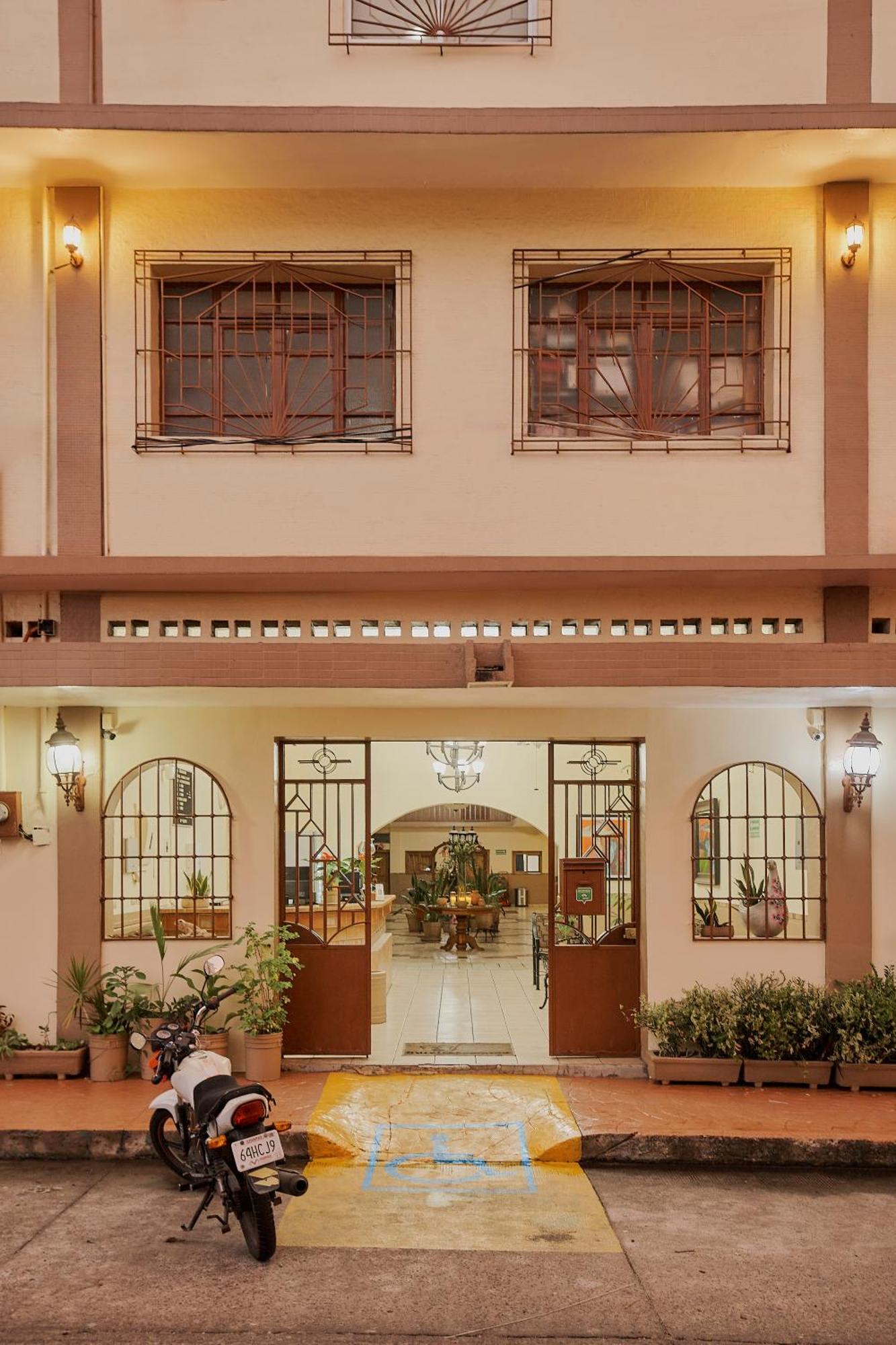 Hotel Cervantino Tapachula Kültér fotó
